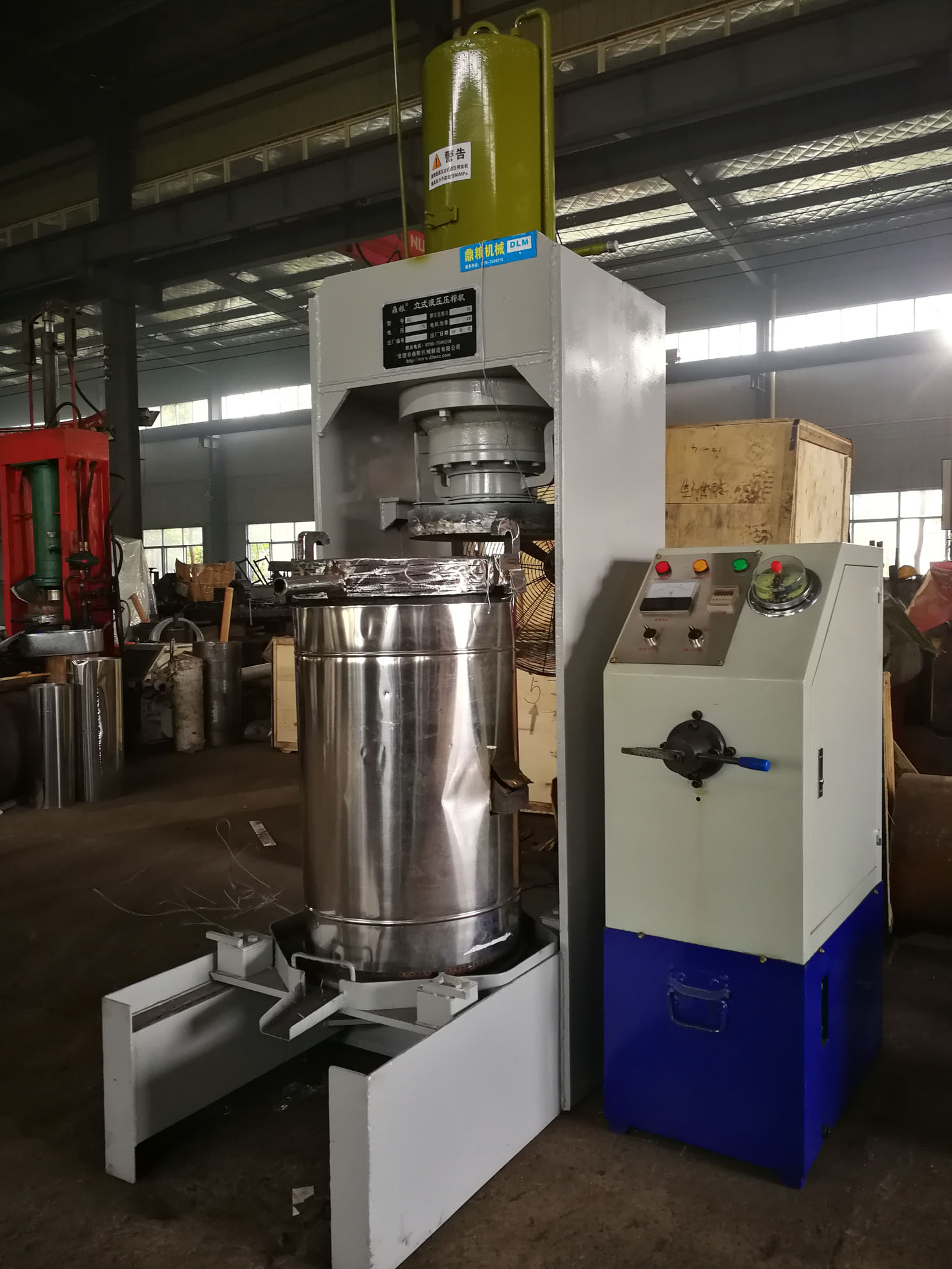 不銹鋼超高壓立式液壓壓榨機，果汁壓榨機，果渣壓榨機，藥材壓榨，油渣處理，白土壓榨